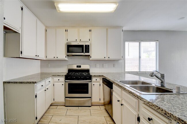 Building Photo - 7732 Parnell Ave