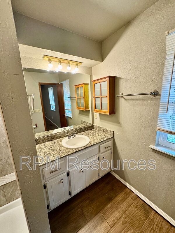 Building Photo - 12504 Whispering Hollow Dr