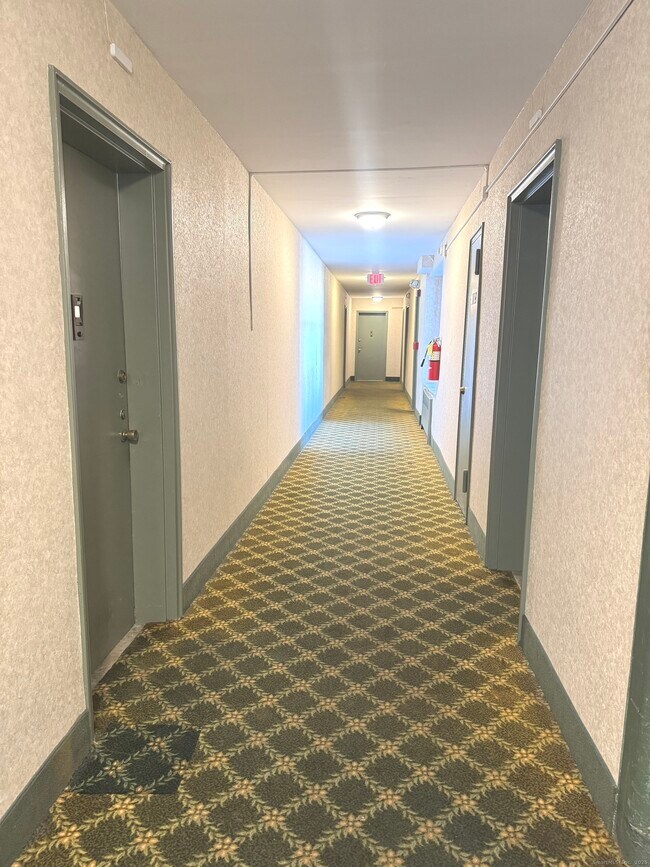 Building Photo - 45 Maple St