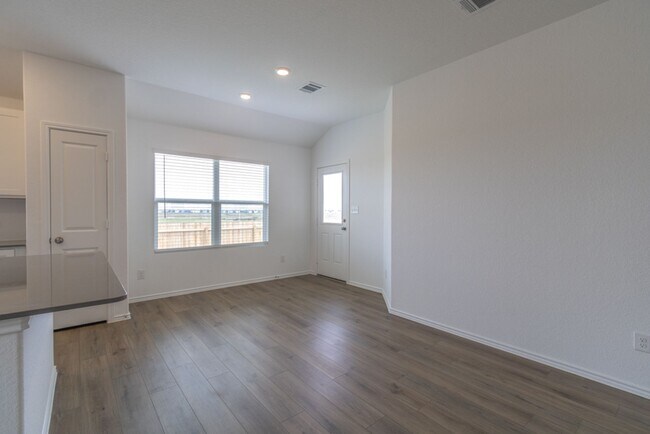 Building Photo - 157 Seminole Dr