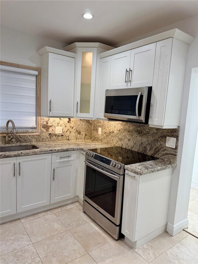 Building Photo - 814 Capri St