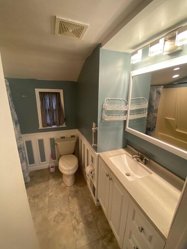 Building Photo - Beautiful three bed, 1.5 bath single-family home for rent with inground pool