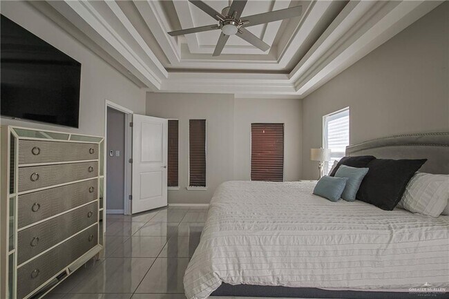 Building Photo - 34 South Dr