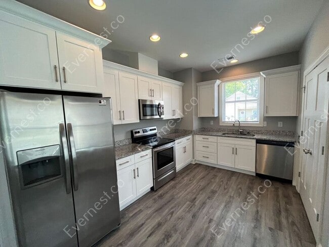 Building Photo - 5322 Roosevelt Rd