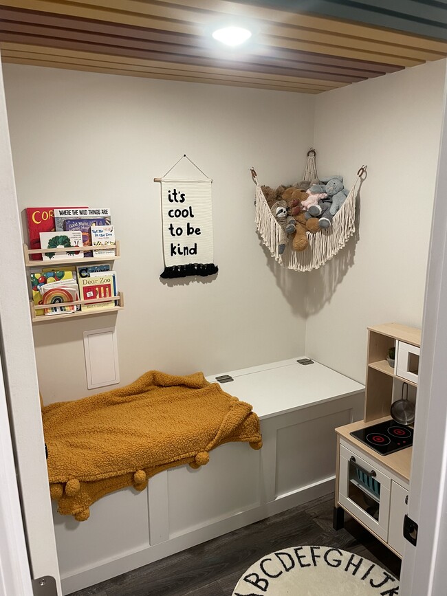 Play room - 305 1st Ave NE