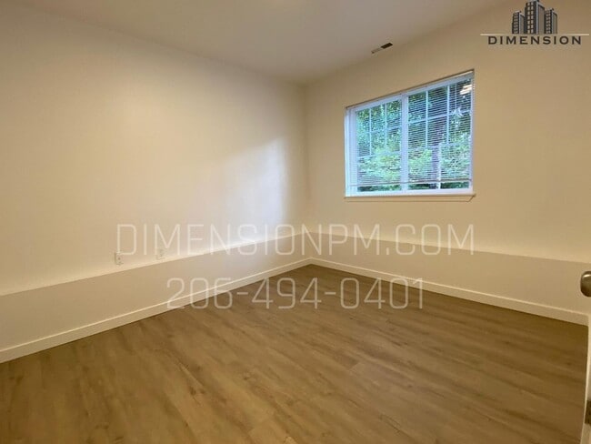 Building Photo - Stylish 4 Bedroom, 2 Bathroom Home with Great Layout