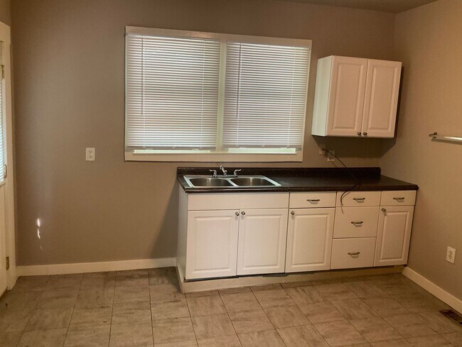 Building Photo - 125 20th Ave NE