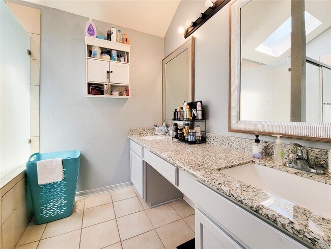 Building Photo - 7122 River Garden Dr