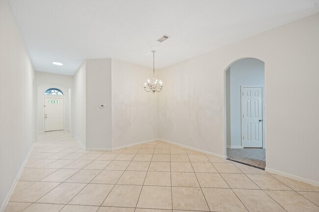 Building Photo - 8027 Daylilly Creek Dr