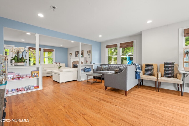 Building Photo - 250 Alpern Ave