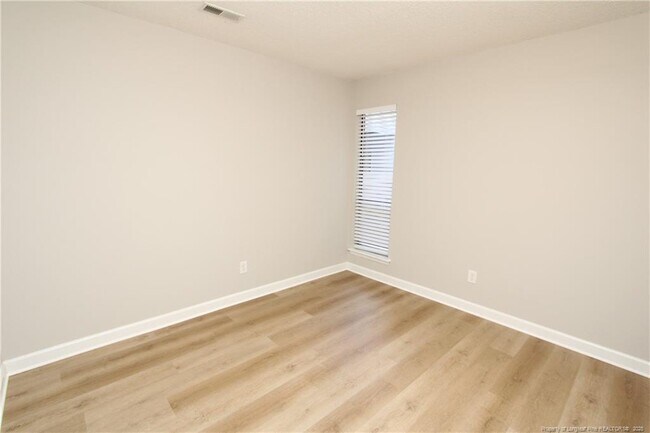 Building Photo - 118 Manhattan Ct