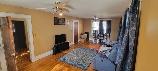 Building Photo - Alsace St #204 Manchester NH