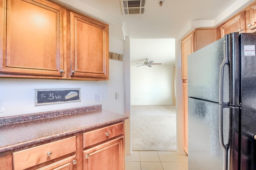 Building Photo - 4925 E Desert Cove Ave