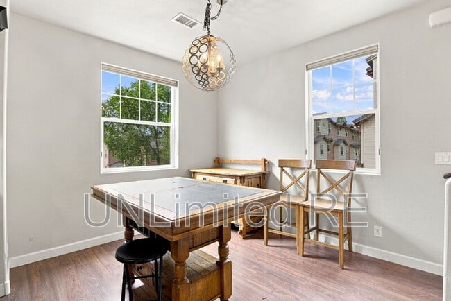 Building Photo - 2520 W Pikes Peak Dr