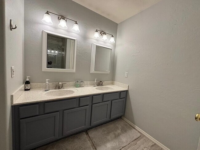 Building Photo - 3136 E Brookwood Ct