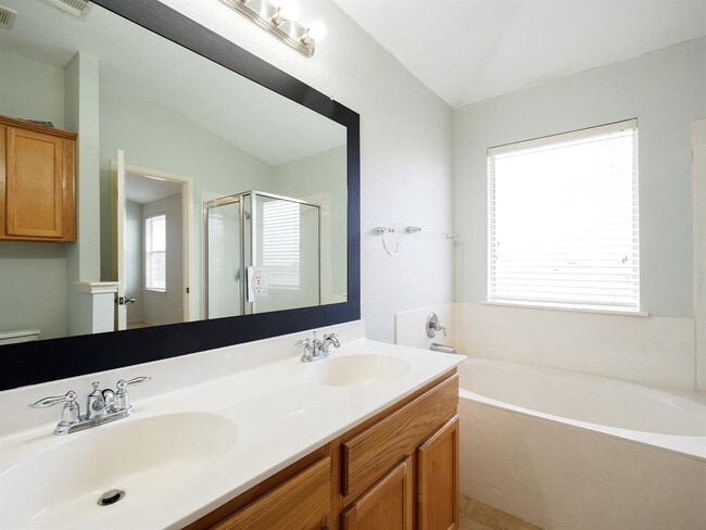 Building Photo - 13504 Richard Nixon St