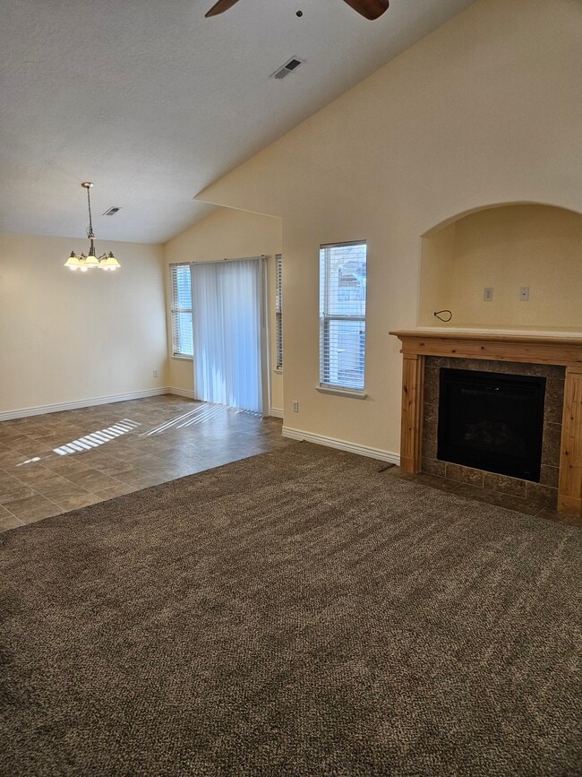 Building Photo - 1023 W Boston Ct