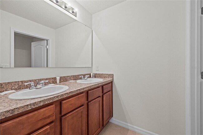 Building Photo - 817 Sheen Cir
