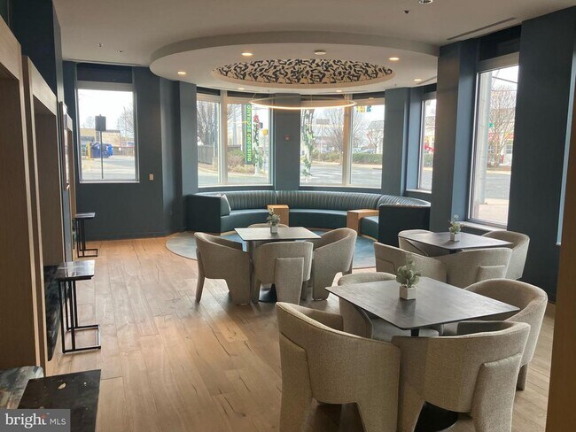 Building Photo - 5750 Bou Ave