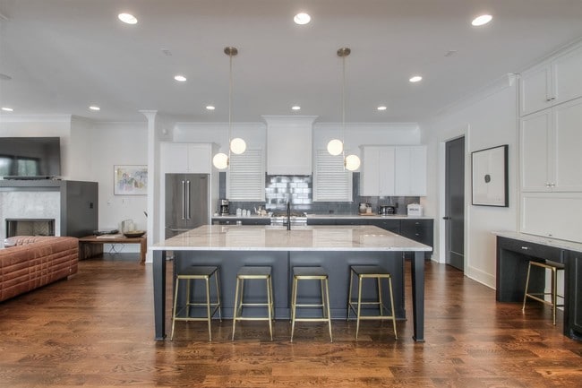 Building Photo - 4004 Lealand Ln