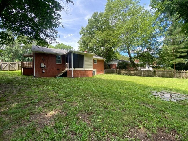 Building Photo - 3 Bedroom, 1.5 Bathroom House in Greensboro!