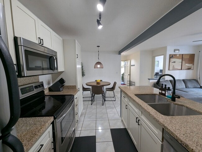 Building Photo - Available November 1, 2025 | A charming gr...