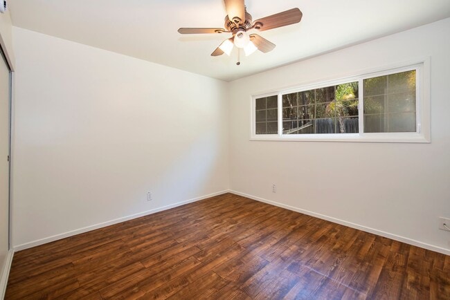 Building Photo - Santa Barbara Shores 4 bd / 2 bth - walkin...
