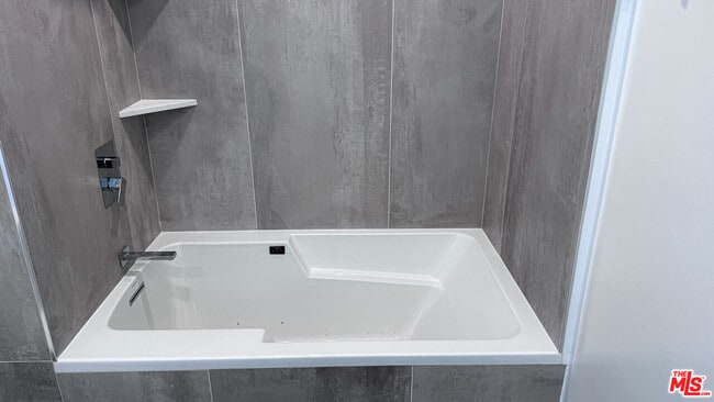 Building Photo - 1912 Broadway