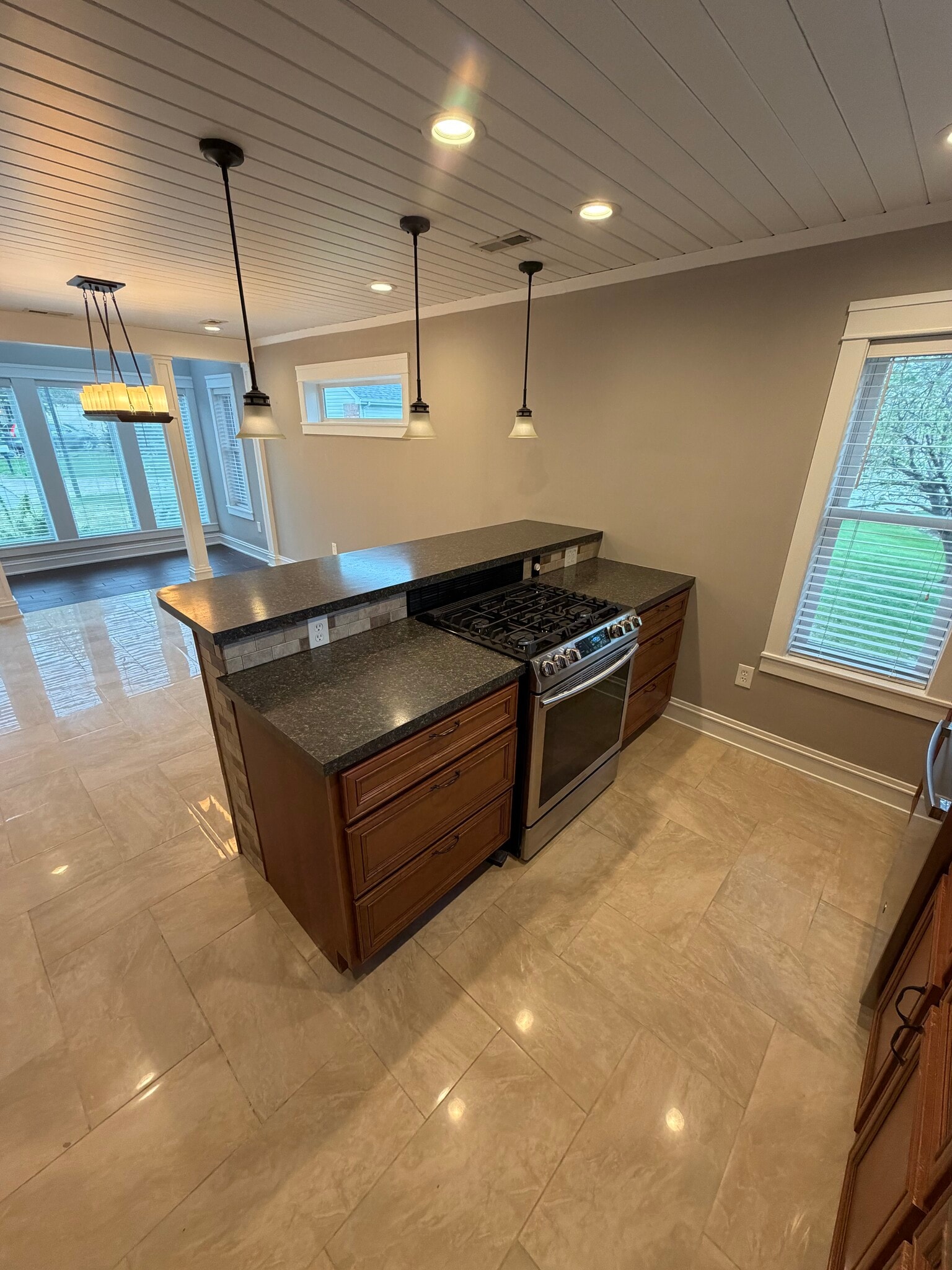 Building Photo - 704 Briarwood Ter