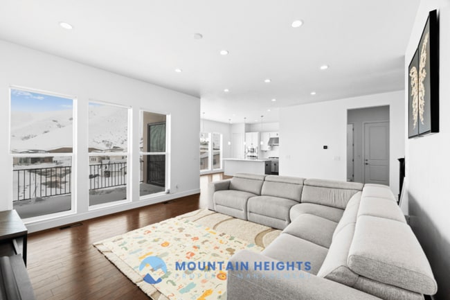 Building Photo - 5615 Valley View Rd