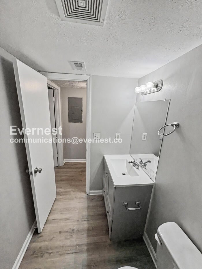 Building Photo - 800 Cedar Lake Dr SE