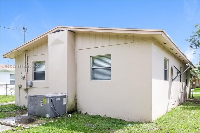 Building Photo - 1464 7th St