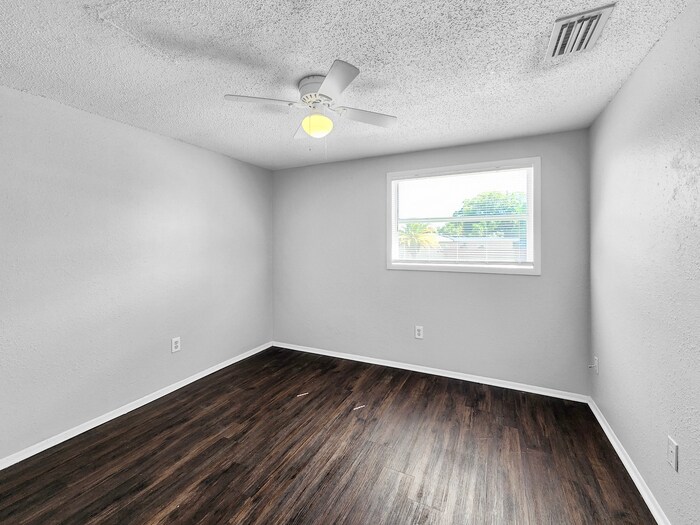 Building Photo - 2844 Homewood St