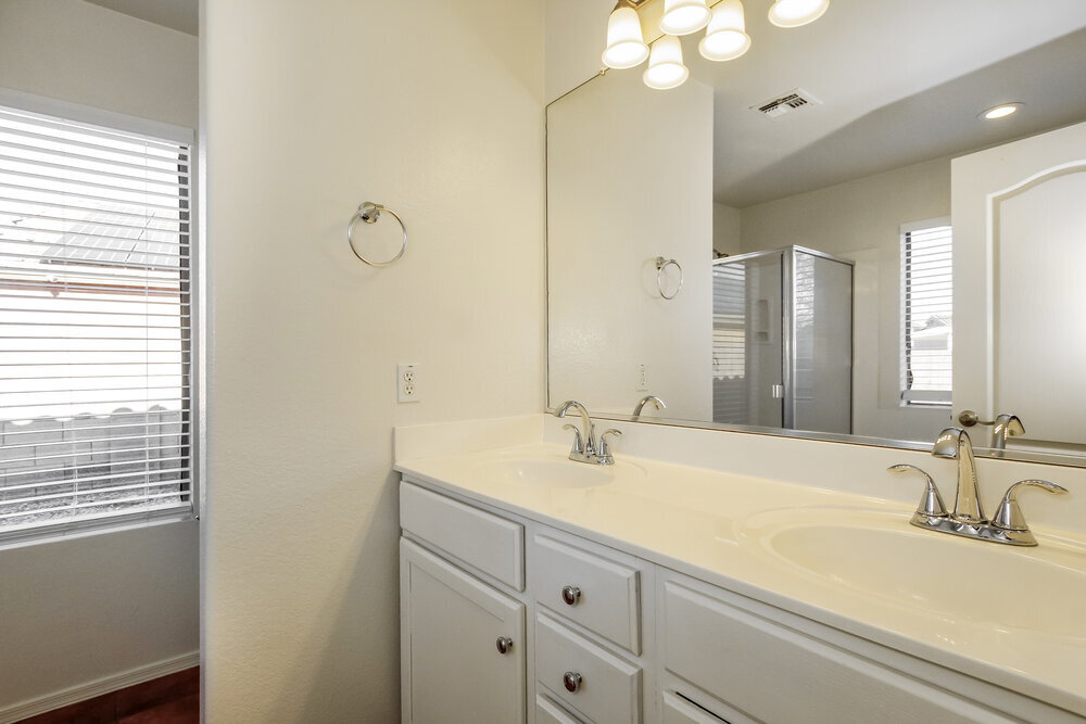 Building Photo - 15821 W Tara Ln