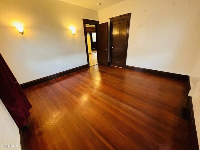 Building Photo - 2 br, 1 bath Triplex - 74 Osborn Street 1 ...