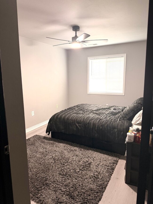Building Photo - Spacious Townhome, Close to Fort Riley!