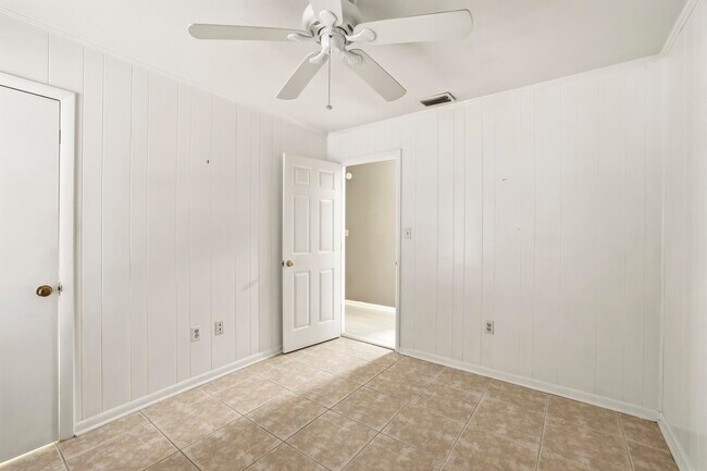 Building Photo - 7585 Skipper Ln