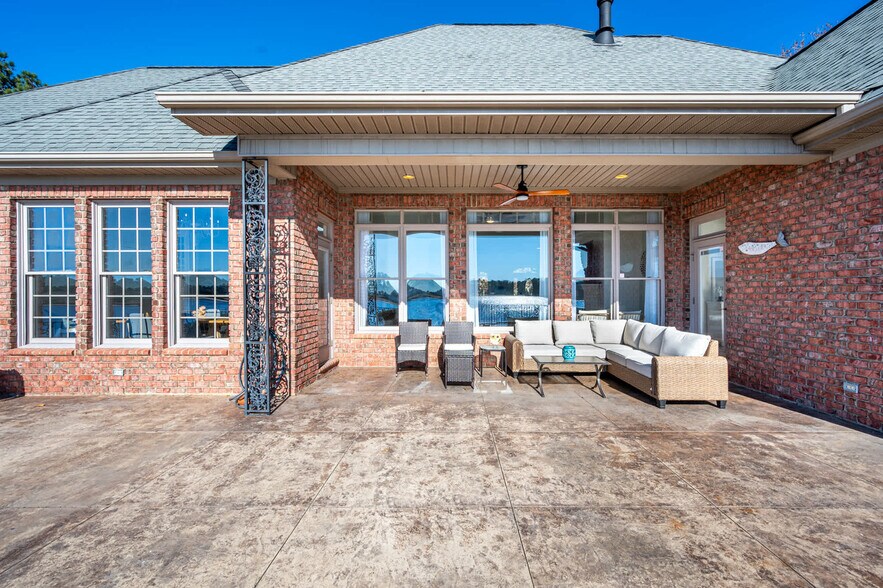 Building Photo - 488 Lakeside Ln