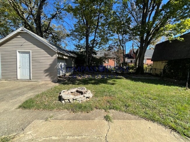 Building Photo - Newly Renovated Just For You! First Month'...