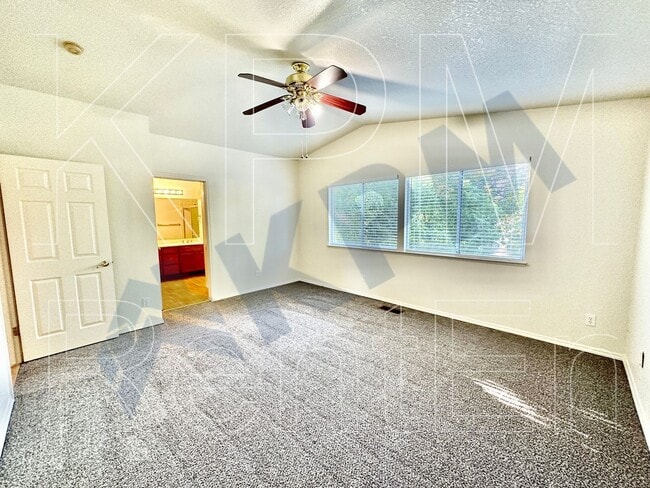 Building Photo - 3059 Carousel Cir