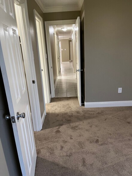 Building Photo - 6146 Parkcrest Ct
