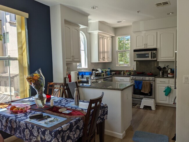 Building Photo - 135 Parc Place Dr