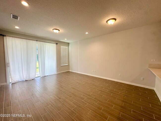 Building Photo - 215 Pine Bluff Dr