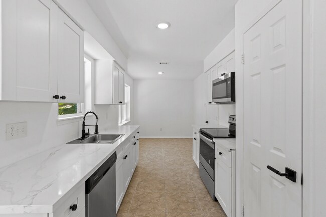 Building Photo - BEAUTIFUL HOME IN HOUSTON. MOVE IN READY!.