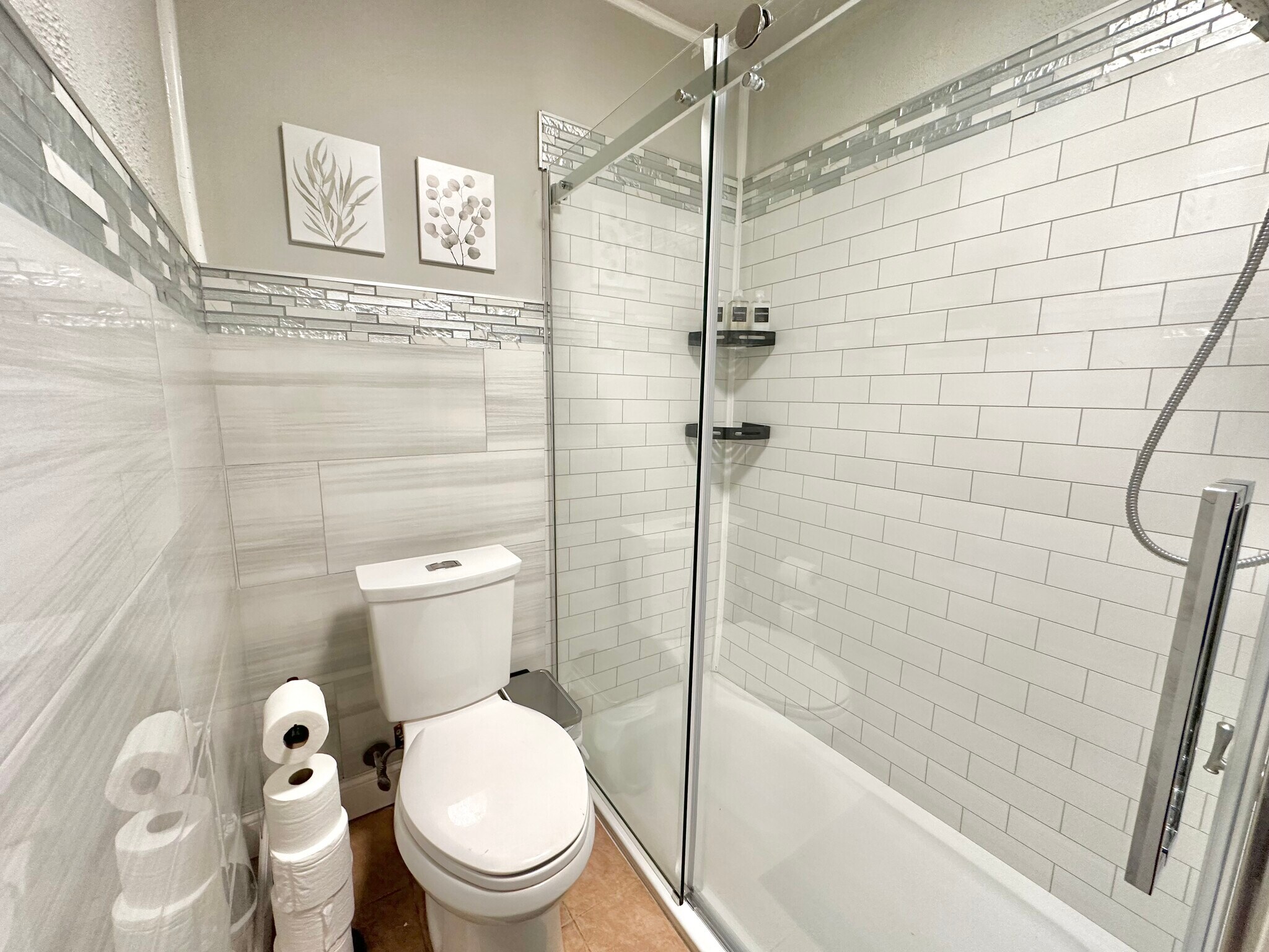 Building Photo - 324 Ella St