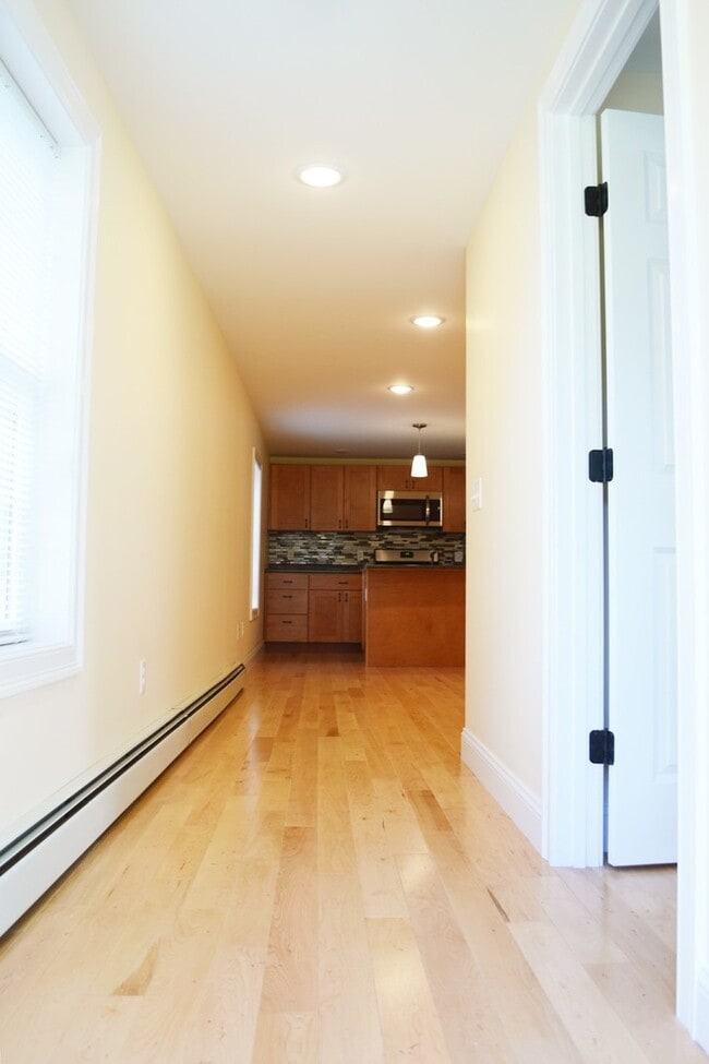 Primary Photo - 260 Manhattan Dr