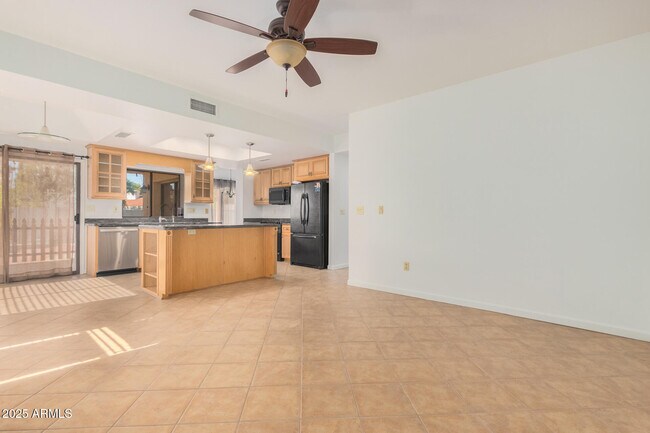 Building Photo - 816 E Forest Hills Dr