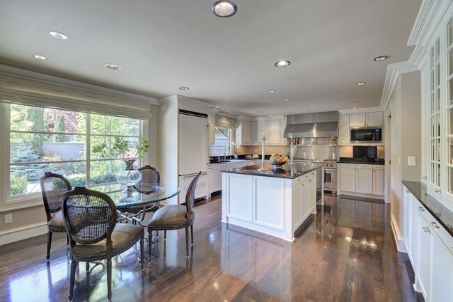 Building Photo - 5bd/4ba Medina Home