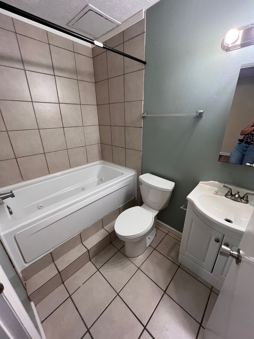 Building Photo - Tiger Inn