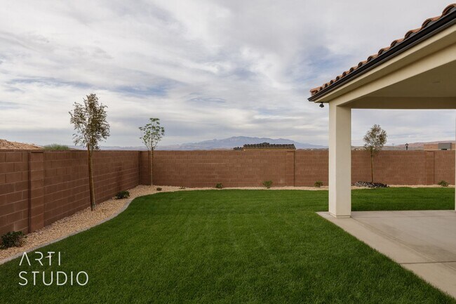 Building Photo - Beautiful Fully Furnished 3 bedroom, 2.5 B...